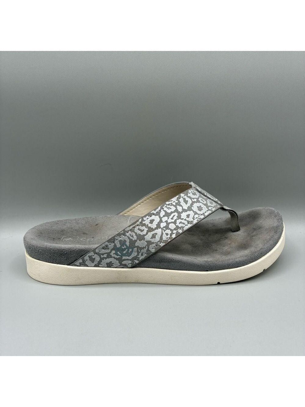 Spenco Yumi Thong Flip Flop Women’s 6 B Wild Dove Gray Slip On Sandals